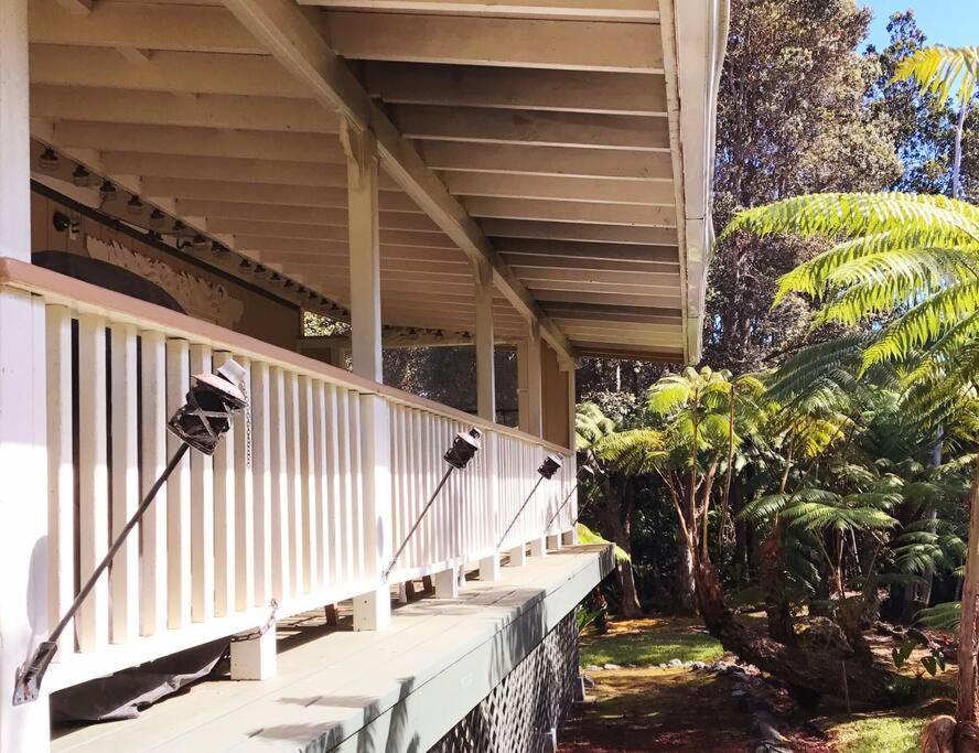 Hau'Oli Place Tiki Cottage In Volcano Exterior photo