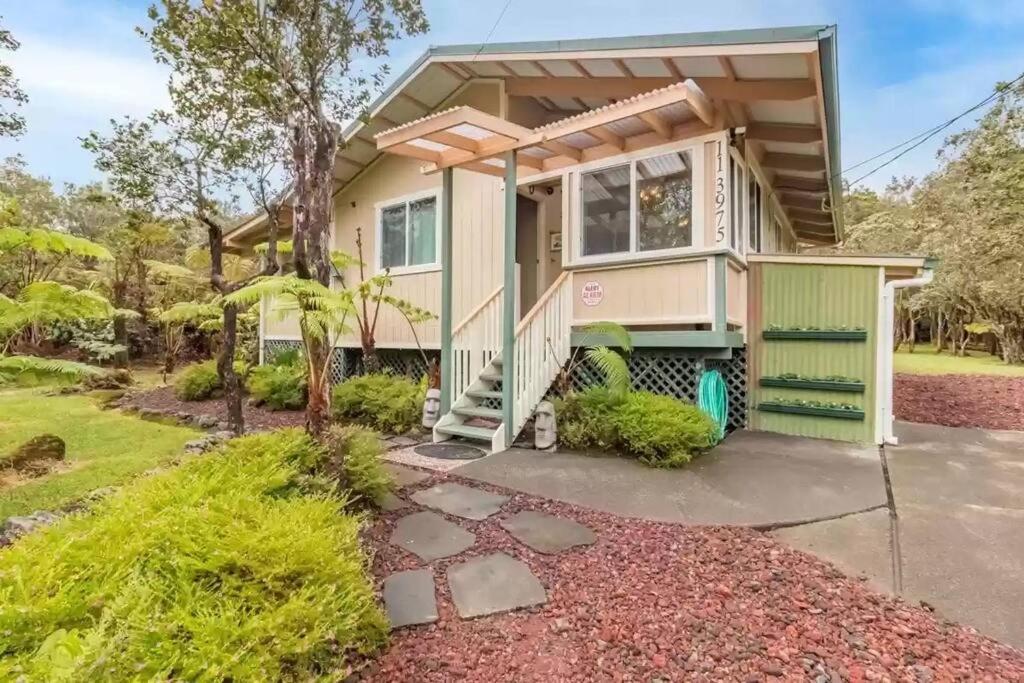 Hau'Oli Place Tiki Cottage In Volcano Exterior photo